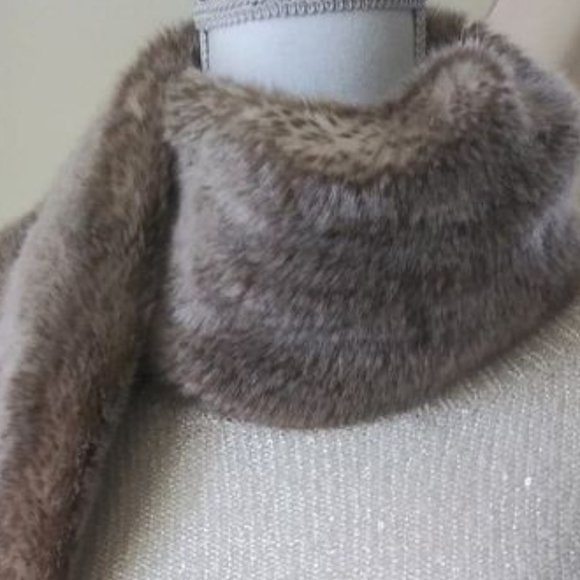Gorgeous light brown faux fur scarf - Picture 2 of 2